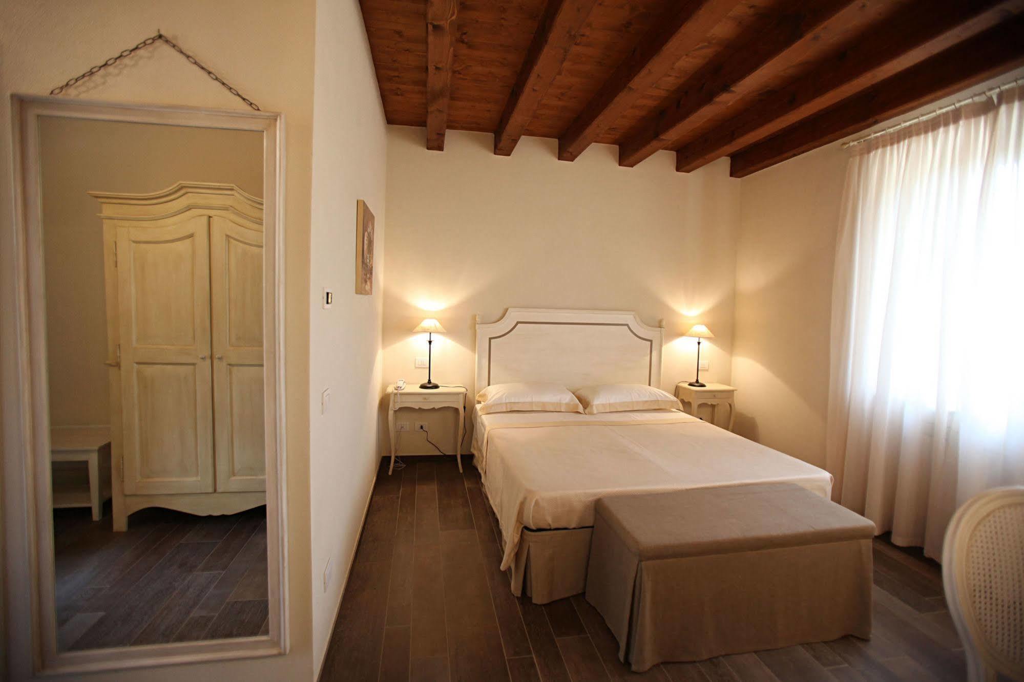Antico Benessere Fara Gera d'Adda Luaran gambar